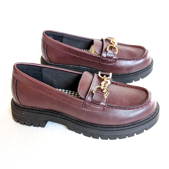 SO Shoes - SO Ribs Chunky Burgandy Slip-on Loafers with Gold Chain